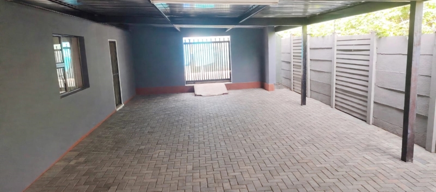 5 Bedroom Property for Sale in Pellissier Free State